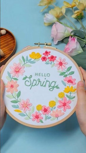 Easy Flower Wreath Embroidery with French Knots (Free PDF Pattern!)