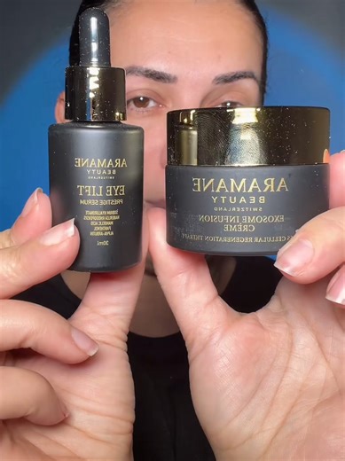 ✨EXOSOME INFUSION CRÈME Eye Lift Prestige Serum Ένα premium combo αναδόμησης & ανόρθωσης προσώπου και ματιών που συνδυάζει την Exosome Infusion Crème με το Eye Lift Prestige Serum για ορατή βελτίωση της ποιότητας της επιδερμίδας και νεανική φωτεινότητα στο βλέμμα. Ενισχύει τον επιδερμικό φραγμό, προσφέρει βαθιά ενυδάτωση και σύσφιξη, ενώ ταυτόχρονα χαρίζει ανόρθωση και ξεκούραστη όψη στην περιοχή των ματιών – μια ολοκληρωμένη, καθημερινή anti-aging ρουτίνα. Ανακάλυψε ένα προηγμένο combo αναδόμησ