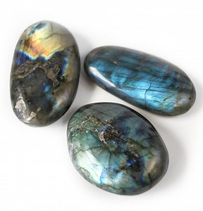 The 5 Best Crystal Combinations for Labradorite -