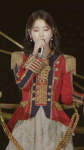 IU performing Eight at her Golden Hour concert #IU #LEEJIEUN #EIGHTIU #FEATSUGA #KPOP #FYP