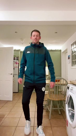 My new dance routine in 4 simple moves #dance #fyp