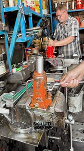 How Hydraulic Jacks Are Repaired! | Skilled Workers