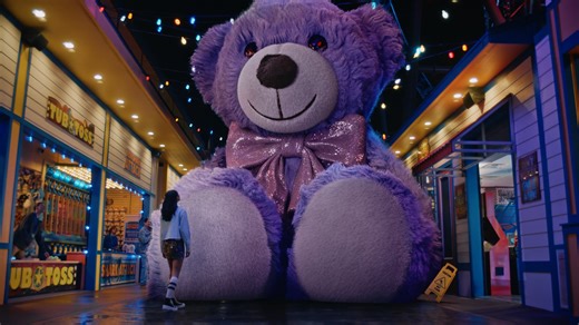 Samsung "Larger than Life"