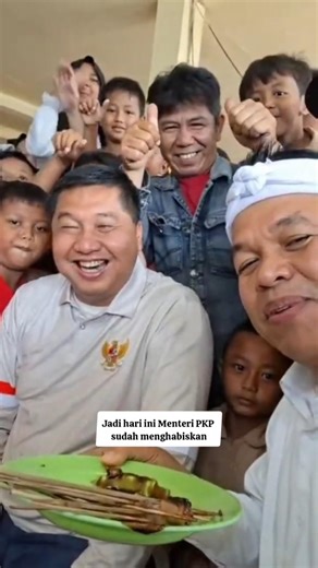 Makan Sate Maranggi Dalam Rangka Merayakan Lakunya Genteng Plered