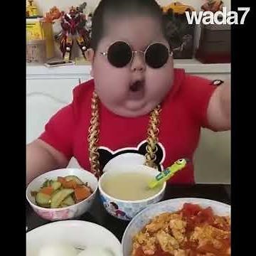 Ce bébé chinois mange plus que vous... !