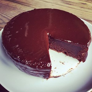 Bruce Bogtrotter's Chocolate Cake - Emmymade