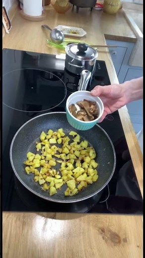 Salsa di Funghi Porcini Secchi Patate e Cipolle Ricetta Facilissima #shorts