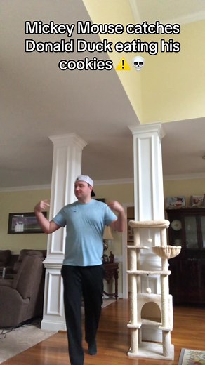 MICKEY MOUSE IS SCREAMING FOR HIS LIFE #comedy #funny #wow #horror #mickeymouse #minniemouse #donaldduck