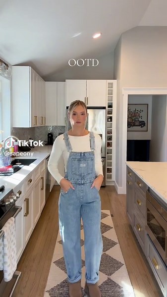 Levi's Denim Overalls: OOTD Inspiration
