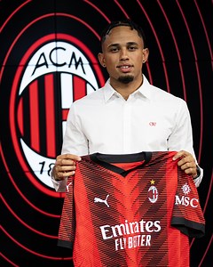 Ambition 👊 Excitement 🤩 A special connection 🔟🤝1️⃣7️⃣ Meet Noah Okafor 🗣️ #ACMQuest #SempreMilan | AC Milan