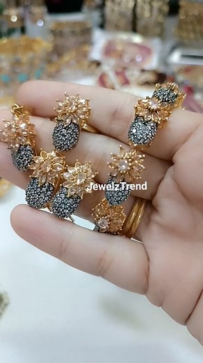7.9K views · 165 reactions | Check complete video for available colour options Kara(sawa2) single 1750 Locket set 1700 | Jewelz Trend | Facebook