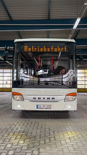 1.7K views · 435 reactions | Bus droppt härter als dein Lieblings-DJ  #bus #busdriver #busfahrer #öpnv #dj | moVeas GmbH | Facebook