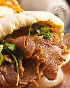 341K views · 4.6K reactions | Watch Master Chef create Chinese delicacy from scratch  Recipe: https://www.tastelife.tv/recipe/sichuan-style-naan-bread-si-chuan-guo-kui_48313.html | Taste Show | Facebook