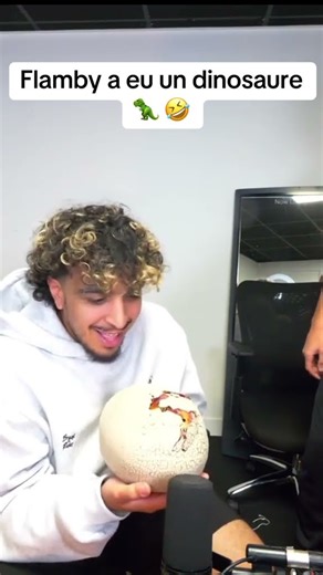 Flamby had a dinosaur 🦖🤣