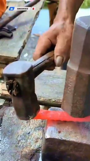 Detailed Technique of Splitting a Crowbar Tip for Removing Large Nails — Strong, Precise
