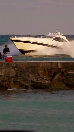 Pershing 54 power yacht entering the Haulover Inlet . . . Video source: @miamifamous #LuxuryYacht #YachtLife #SuperYacht #YachtLuxury #MillionaireLifestyle #OceanOpulence #BlueWaterSailing #OceanVibes #SeaEscape #YachtViews #SailingInStyle #TropicalCruise #LuxuryOnTheWater #FloatingParadise #LuxuryAfloat #WanderlustYacht #SeasTheDay #YACHTINGDREAMS | Viral bukhar