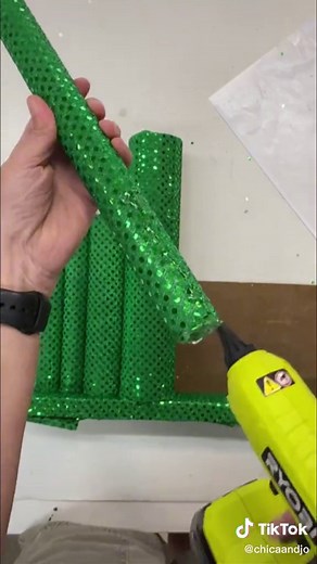 DIY Emerald City Party Decor: Wizard of Oz Theme