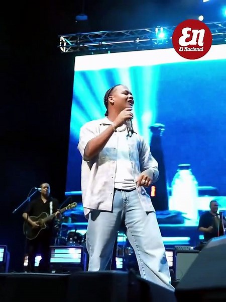 Dalvin La Melodía sorprende en Miami al invitar a Luis Fonsi a su concierto