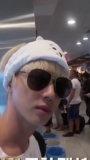O maior do mundo da moda 😌 #jin #rm #jhope #jimin #jungkook #v #suga #bts #bangtan #btsarmy #army #kpop #fy #fyp