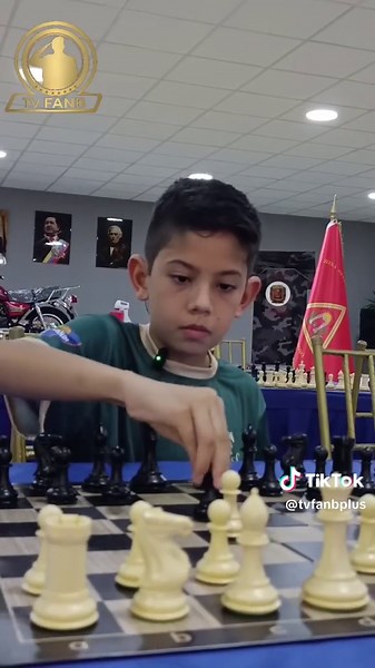 #03OCT26 ♟️ ¡Excelencia y pasión en el tablero! 🏆 Conversamos con Reinaldo Rodríguez, Candidato a Maestro de la Federación Internacional de Ajedrez (FIDE) y padre del campeón estatal Sub-12 de Carabobo, Matías Rodríguez. Desde el Fuerte Paramacay, nos compartió su experiencia en el Torneo IRT Rápido, destacando la impecable organización, la hospitalidad y el alto nivel de la comunidad ajedrecística. ¡Seguimos impulsando el talento, la disciplina y el futuro del ajedrez venezolano! 🇻🇪🧠✨ #TVFA