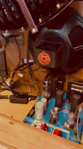 180K views · 4.8K reactions | Mesdames et messieurs voici... la moitié d'un jukebox Rock-Ola de 1955 ! (Made in Rock'n Roll !) #ROCKOLA #années50 #jukeboxes #rocknroll #annees60 #fifties #AmericanStyle #boutiquevintage #marseillan #JohnnyHallyday #Johnny | 50's Jukeboxes - les années yéyé - Marseillan | Facebook