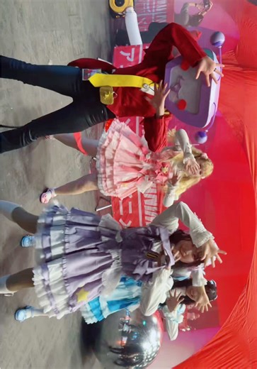 Thank you sooo much @Uni☆Stars for letting me dance with yous after your show!! I love your choreography so much and you all have so much energy!!! @Rosie 💖✨🐱 @Rainsy (Please lemme know if angel has a TikTok too!) @AnimeCon UK #tenna #deltarune #idol #cosplay #tennadeltarune