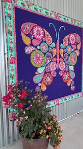 Don’t miss the Mariposa Quilt Kit, a stunning new design by Robin Long featuring the Floral Fiesta collection by Mia Charro! This 67” x 62” quilt is ideal for intermediate quilters and includes: ✔️ Strip Pieced Mariner’s Compass Blocks ✔️ Faced Appliqué techniques ✔️ The Fat Robin 16-Point Book/Ruler Combo ✔️ All the fabric for your quilt top binding 🎥 Bonus: Exclusive video tutorials from Robin for a go-at-your-own-pace sew-along, available anytime. 📅 Let your favorite local quilt shop or onl