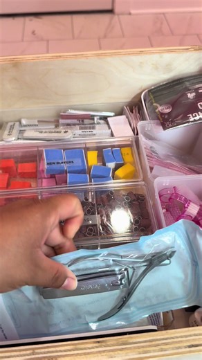Come with me as I set up for a manicure and pedicure. ##homebusiness##manicure##pedicure##setupwithme