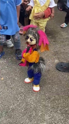 The puppet string dances to monitor the chairman