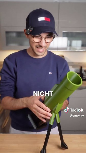 Ich fasse es nicht!! Das ist ja mal richtig crazy 😭 Ich fühle mich komplett ver**.. 😂 Naja, selbst Schuld, wenn man einen 3D-Druck auf Amazon kauft.. Wobei ich ja extra geschaut habe, nicht das zu kaufen, was wie ein 3D-Druck aussah 🥲 Ich bin auch ehrlich gesagt nicht sicher, wie ich es finde, dass Leute einfach 3D-Drucks verkaufen.. Also eigentlich ja nice, wenn jemand eine Idee haben kann und diese in kurzer Zeit einfach in ein Produkt umwandeln und verkaufen kann. Aber bitte in guter Quali