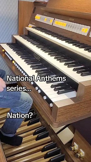 Domenico Giovanelli Performs the Dutch National Anthem