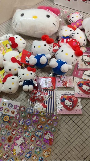 キティちゃん50周年だから50個つかって服作ってみた！💸❣️ #ハローキティ #ハローキティ50周年 #hellokitty #hellokitty50th #hellojk #衣装 #costume #making #kawaii #costumedesign #costumedesigner