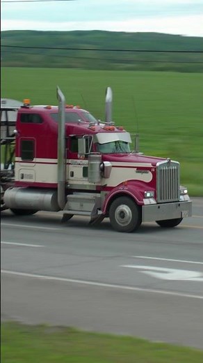 Large Car W900 Screaming Jake Brake! 🔊