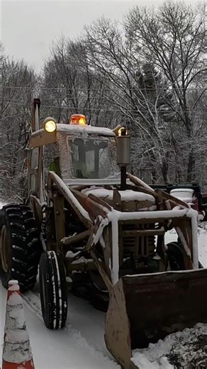 1956 International 300 Utility winter storm cleanup #internationalharvester #international #backhoe
