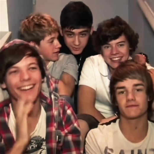 Best boyband of all time ✨ #fyp #onedirection #live #harrystyles #liampayne Liam Payne - Niall Horan - Louis Tomlinson - Harry Styles - Zayn Malik - One Direction - 1D - Song - Edit - Nostalgia - Aura - Live - Performance - Concert - San Siro - 2014 - Where We Are - Italy - San Siro - Crowd - Directioner - Fans - Voices - Vocals - Beautiful - Frat Boy - Boyband - BTS - Century - Teen - 2011 - 2012 - 2013 - 2014 - 2015 - Up All Night - Take Me Home - Midnight Memories - Four - Made In The Am - Al