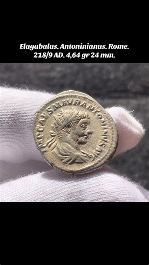 Elagabalus. Antoninianus. Rome. 218/9 AD. 4.64 gr 24 mm. Anv. IMP CAES M AVR ANTONINVS AVG. Busto of Elagabalus, radiated, draped, with armor, on the right. Rev. VICTOR ANTONINI AVG. Victory, winged, covered, advancing to the right, holding the crown with the right hand extended and the palm tilted over the left shoulder in the left hand. RIC 155 f HELIOGÁBALO. Antoniniano. Roma. 218/9 dC. 4,64 gr 24 mm Anv. IMP CAES M AVR ANTONINVS AVG. Busto de Heliogábalo, radiado, drapeado, con coraza, a la 