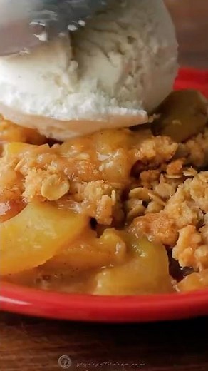 (Easy) Classic Apple Crisp You'll Make Again and Again #shorts
