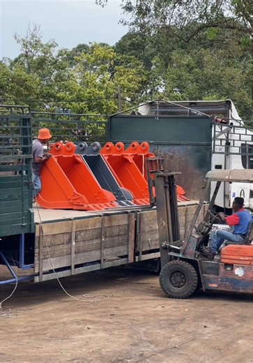 Understanding Hitachi EX120 and EX200 Excavator Buckets