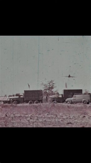 View from the ground as an F-100 Super Sabre saturates an area with napalm Vista desde tierra de un F-100 Super Sabre que satura una zona con napalm. #F100 #SuperSaber #aviation #aviacion -Battleship Yamashiro | Guerras Historicas