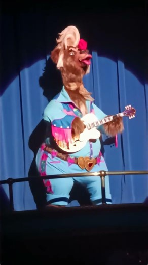 Wait… Bear Sings Little Mermaid Like Elvis?! 👀🐻 Romeo Country Bear Jamboree Kiss the Girl