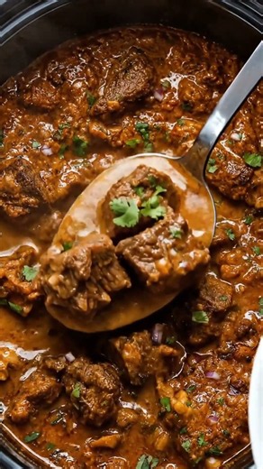 Slow Cooker Creamy Beef Curry