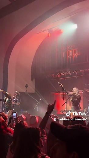 Best Country Love Songs Concert by Maddie & Tae
