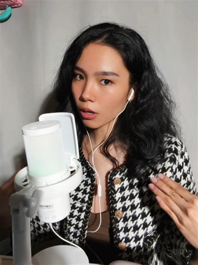 🎙️ Maono DM40 If you want the full streamer setup, upgrade to the DM40 PRO which comes with a boom arm and complete accessories for a cleaner desk and better positioning. Why DM40 is solid for creators: • Plug and play USB microphone • Clear, natural sound for streaming and gaming • Touch mute button for quick control • Built-in headphone monitoring • RGB lighting for that streamer vibe Upgrade to DM40 PRO if you want the complete setup without buying extras 💻✨ #dm40 #maono #maonodm40 #microph