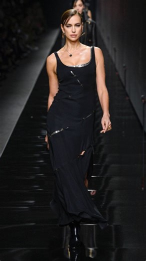 Design & Fashion | @irinashayk walking for Versace FW20🖤✨️ The Versace Fall/Winter 2020 runway show was part of Milan Fashion Week. It mixed women’s and... | Instagram