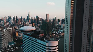 Make Your Bangkok Memories: Start Your Journey at Millennium Hilton Bangkok Elevate your Bangkok holiday with Millennium Hilton Bangkok and discover the city like no other! Dive into the beauty of historic temples, explore vibrant surroundings with ease from our prime riverside location. Let our warm hospitality extend your unforgettable Bangkok memories. Book your journey now at bit.ly/BookMHB. More information: 📞 02 442 2000 📧 bkkhi.reservations@hilton.com #Bangkok #Thailand #MillenniumHilto