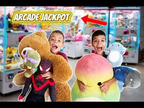 THE WORLD’S SMALLEST CLAW MACHINE ARCADE ACTUALLY EXISTS!