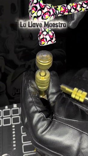 This is how this amazing locksmith tool, the dimple key, works (educational topic).