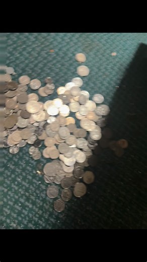 Opened up an old vending machine in #rotherham no keys for it so opened it discovered the treasure, and now waiting for the new lock to arrive so it can be put back in to operation. #locksmith #vending #cokecola #outofdate | CD Locksmith