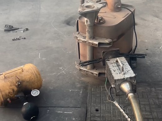 一汽解放J6P国5.6排气管高温再生，免切割，高效率，烧的干净。尾气排放超标，油耗大，动力不足，冒烟，烧下就可以#三元催化 #柴油电喷后处理维修 #尾气治理