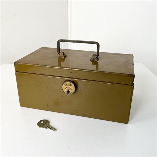 Vintage Heavyweight Industrial Box With Yale Lock and Key - Rustic Olive Green Metal Locking Storage Box - Etsy